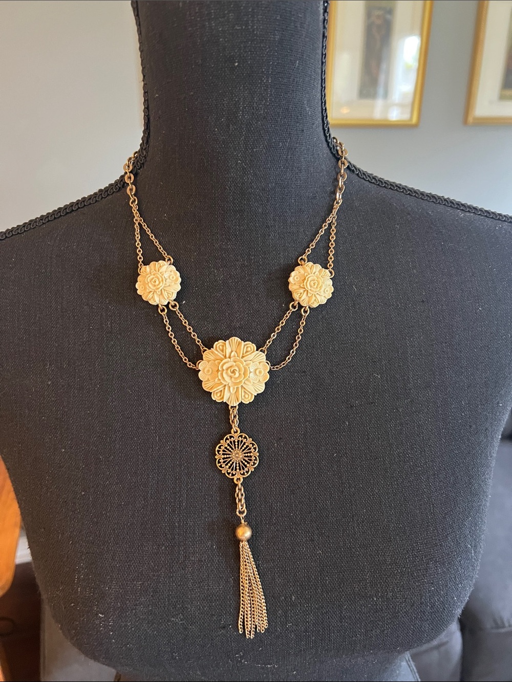 Lucky brand, Y2K Floral Cream & Gold Pendant Y-Necklace
